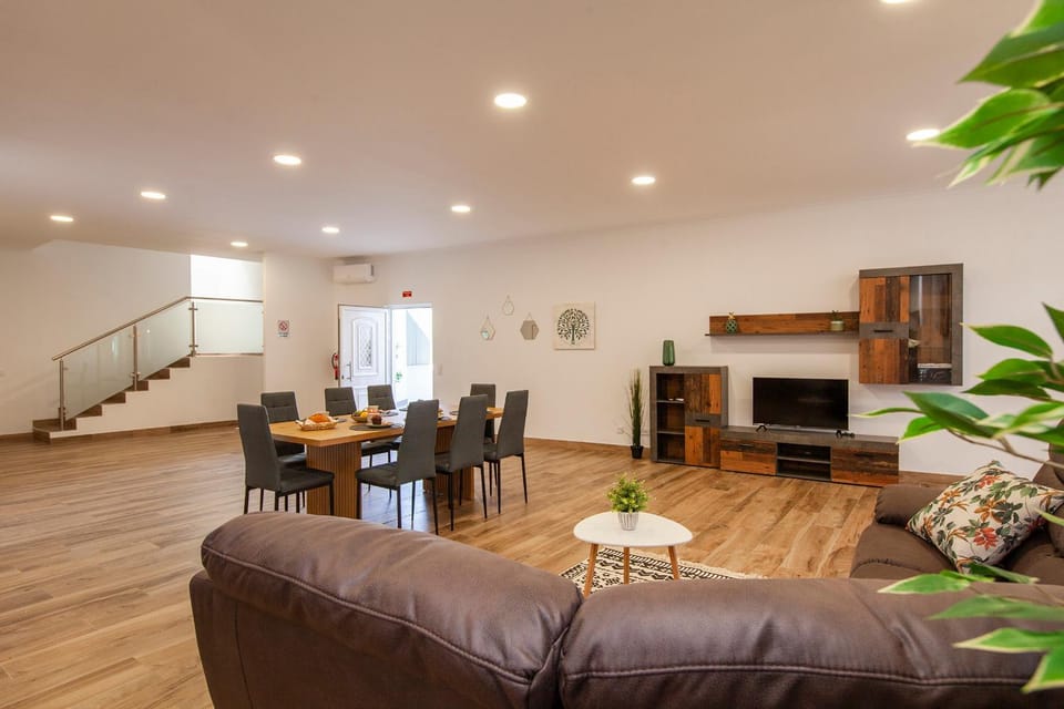 Kitchen or kitchenette, Living room, Seating area