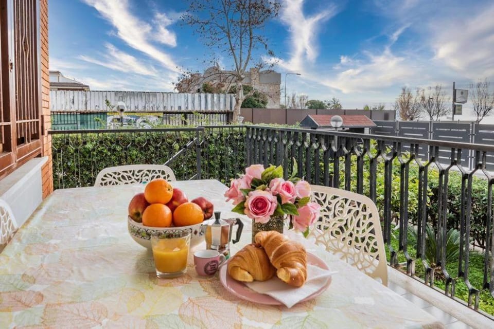 Day, Balcony/Terrace, Food