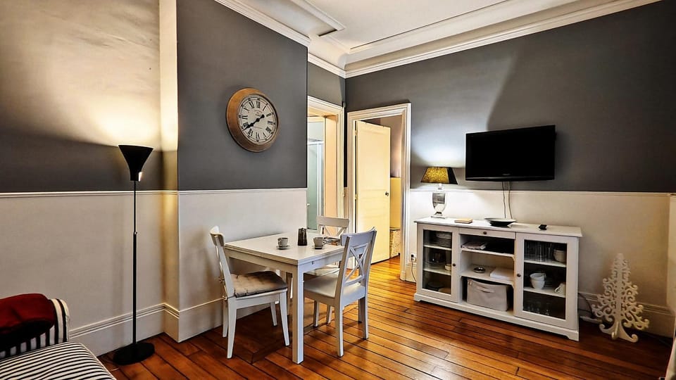 Central Paris Apartment Near Champs Elysees Apartment in Paris