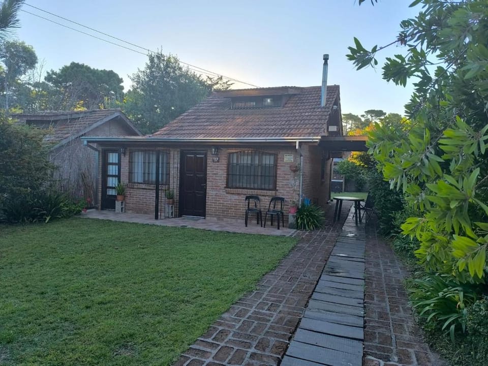 La casita de Gesell- CON PILETA -SUPER PROMO FINDE LARGO House in Villa Gesell