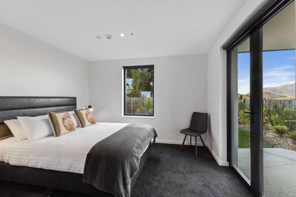 Taha Apartment at the base of Coronet Peak Apartment in Queenstown