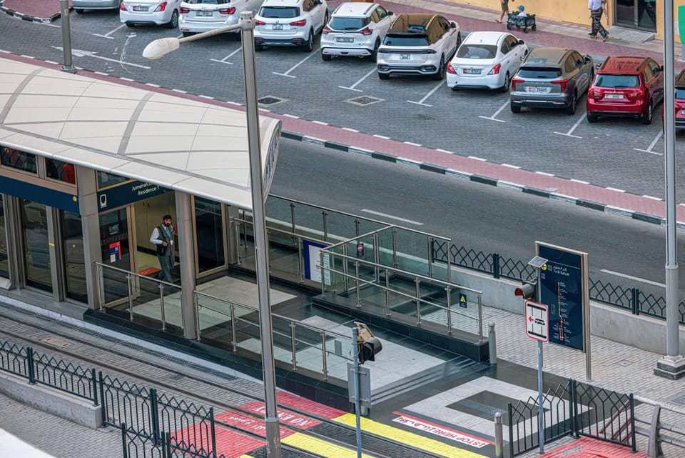 Marina Waterfront Bliss - Steps from Promenade Apartment in Dubai