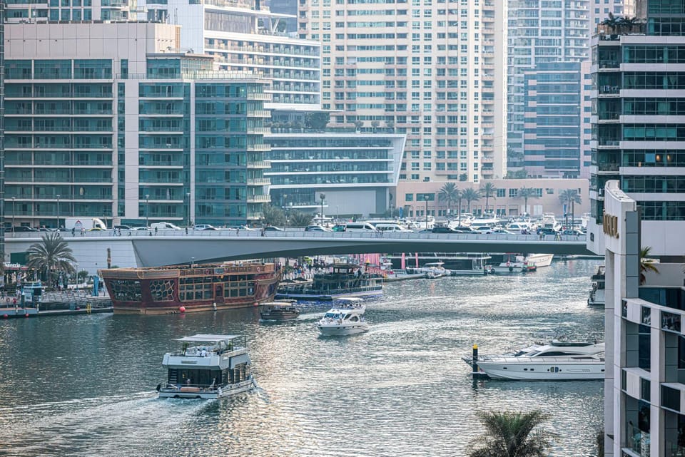 Marina Waterfront Bliss - Steps from Promenade Apartment in Dubai