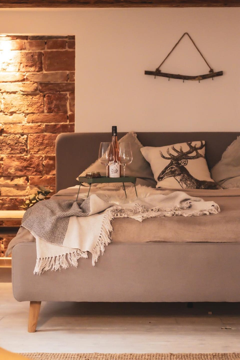 Bed, Seating area