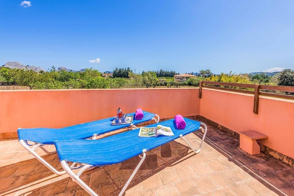 Villa Patricia Impressive garden to enjoy with the family by Renthousing Apartment in Raiguer