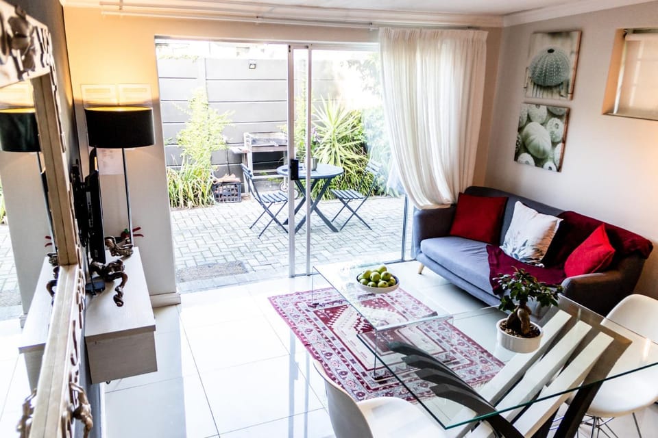 Patio, Living room