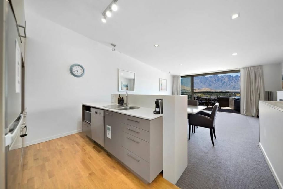 Vu Apartment - Great views walk to town Apartment in Queenstown