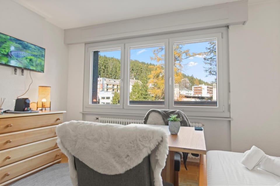 Bed, Natural landscape, TV and multimedia, Coffee/tea facilities, Photo of the whole room, Bedroom, towels
