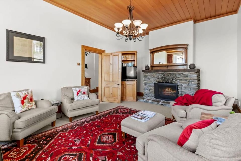Historic Stone Cottage Apt 1- spa - 3 min from town Apartment in Queenstown