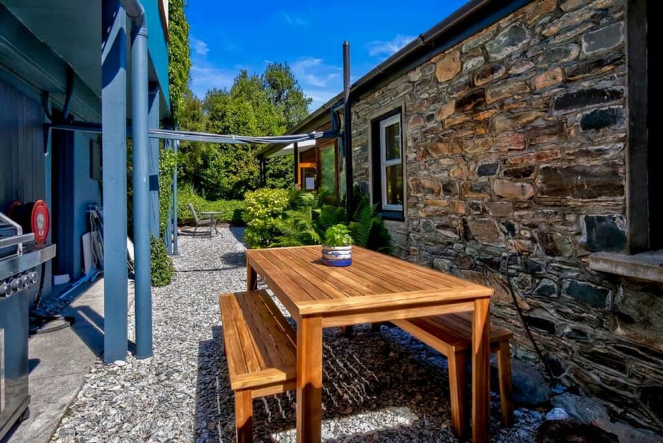 Historic Stone Cottage Apt 1- spa - 3 min from town Apartment in Queenstown