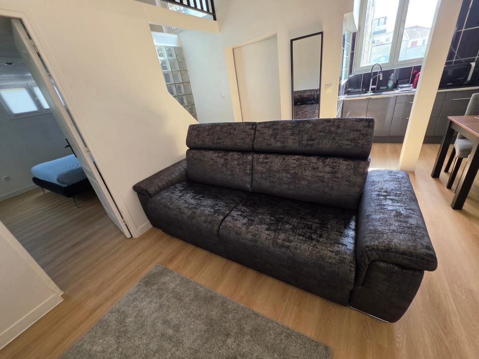 Bed, Living room, Seating area