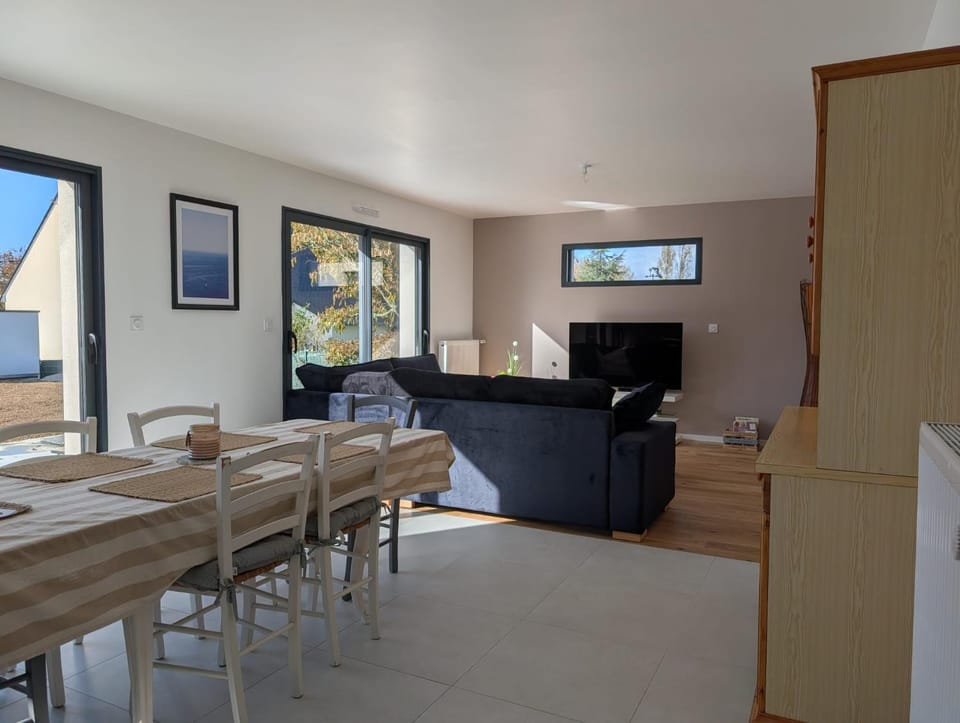 Communal lounge/ TV room, Living room, Seating area