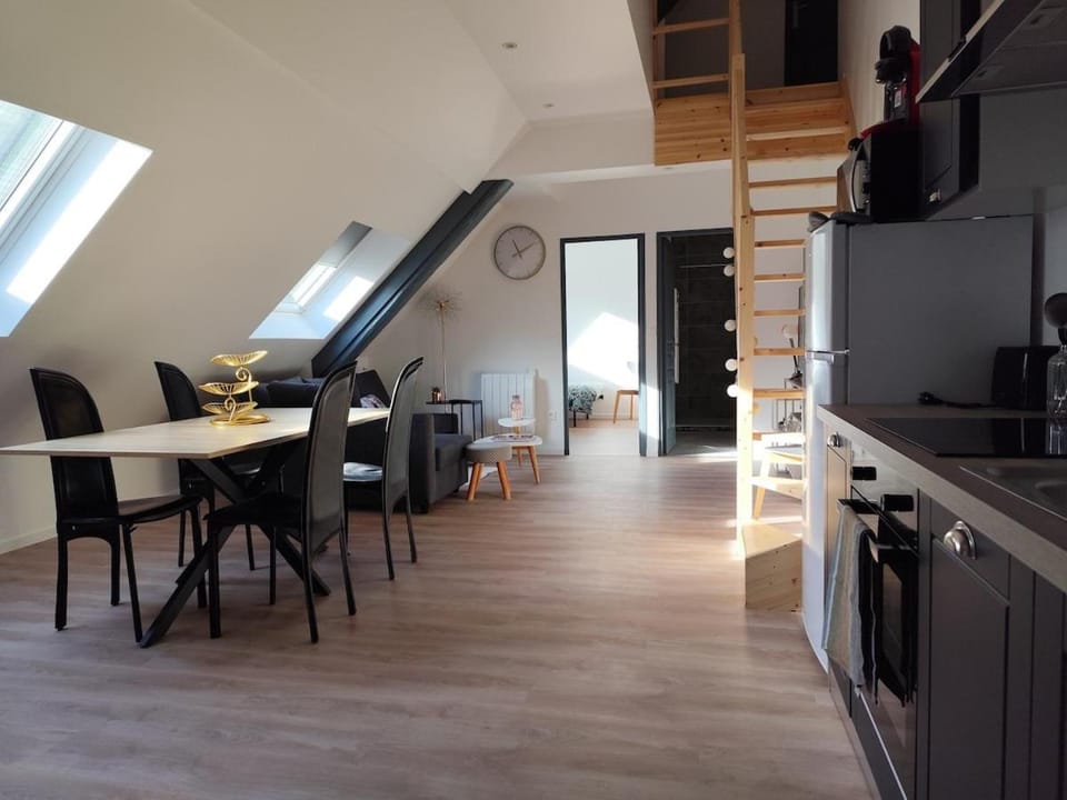 Kitchen or kitchenette, Living room, Seating area, Dining area