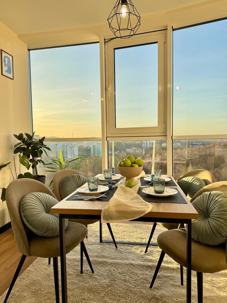 View (from property/room), Balcony/Terrace, Dining area