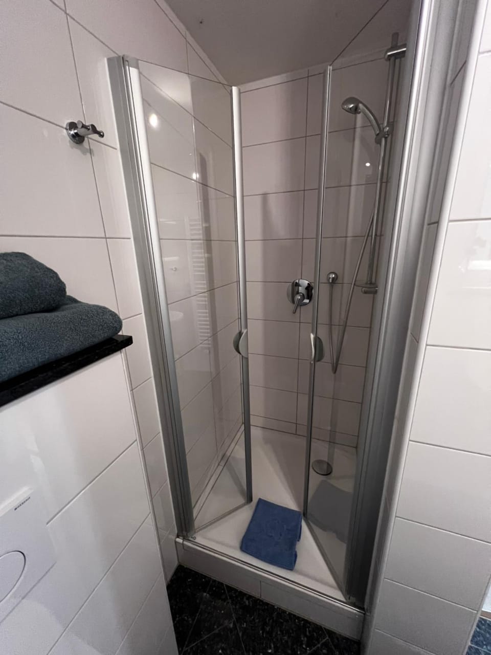 Shower, Bathroom, towels