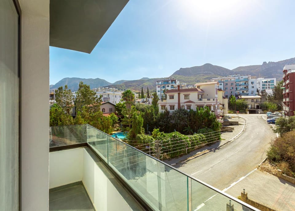 Property building, Day, Neighbourhood, Balcony/Terrace, City view, Mountain view, Street view
