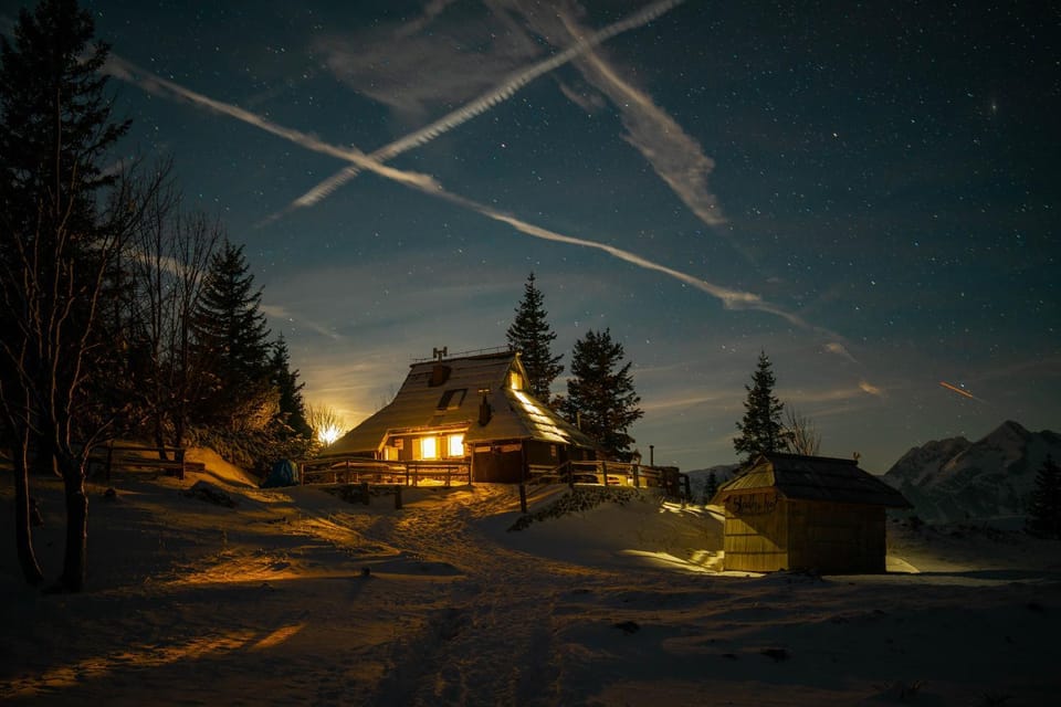 Property building, Natural landscape, Winter, Mountain view, Mountain view, Location