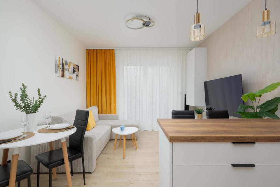 TV and multimedia, Kitchen or kitchenette, Living room, Seating area, Dining area