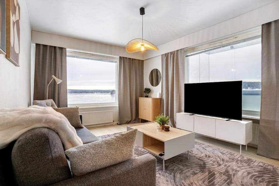 Arctic River Panorama Suite By Lapland Host Apartment in Rovaniemi