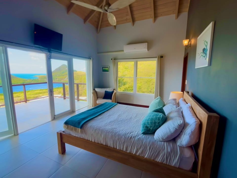 Bed, Natural landscape, Photo of the whole room, Bedroom, towels, air conditioner