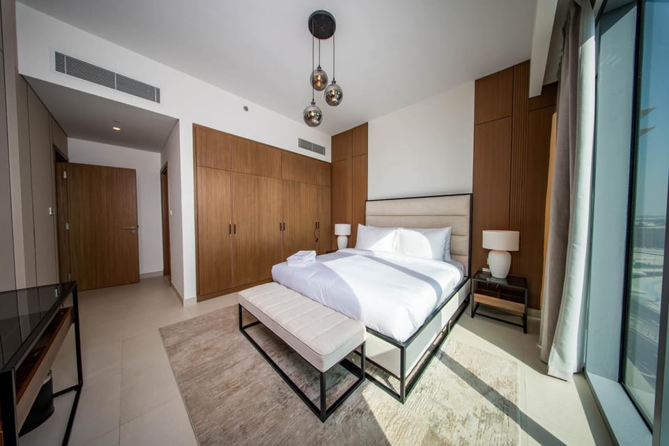Bed, TV and multimedia, Photo of the whole room, Bedroom, towels, wardrobe, air conditioner