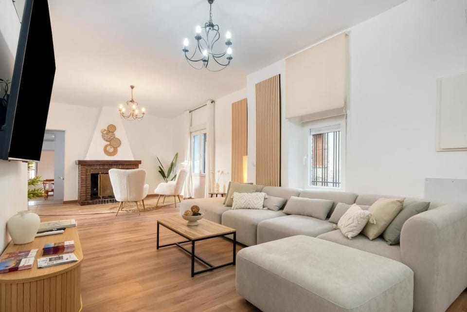 VILLA T to15 min from Puy du Fou Billiar, Movies, BBQ,Pool Villa in Castile-La Mancha