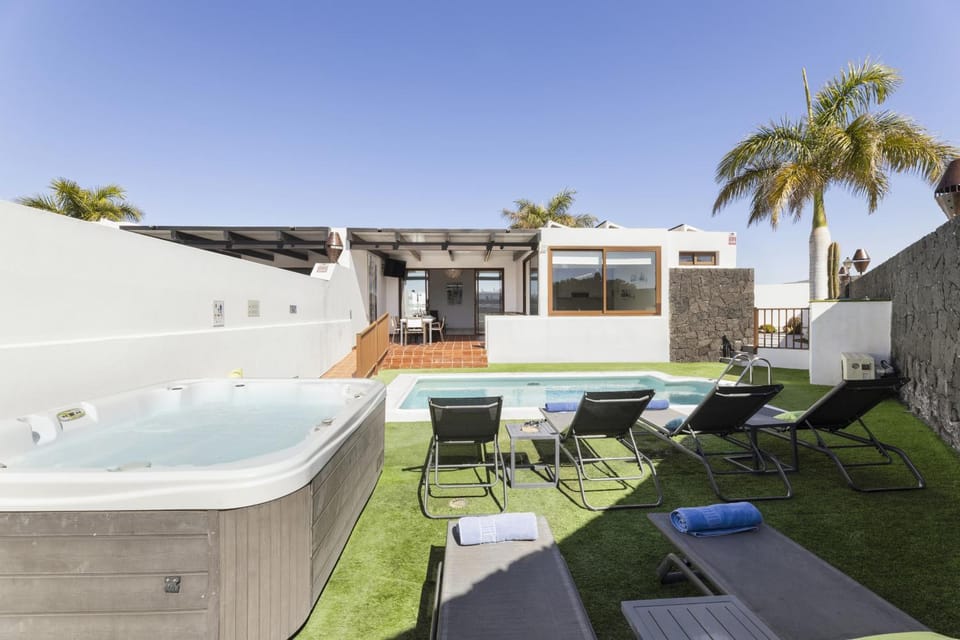 Sea Breeze Callao by Escape Home Villa in Playa Blanca