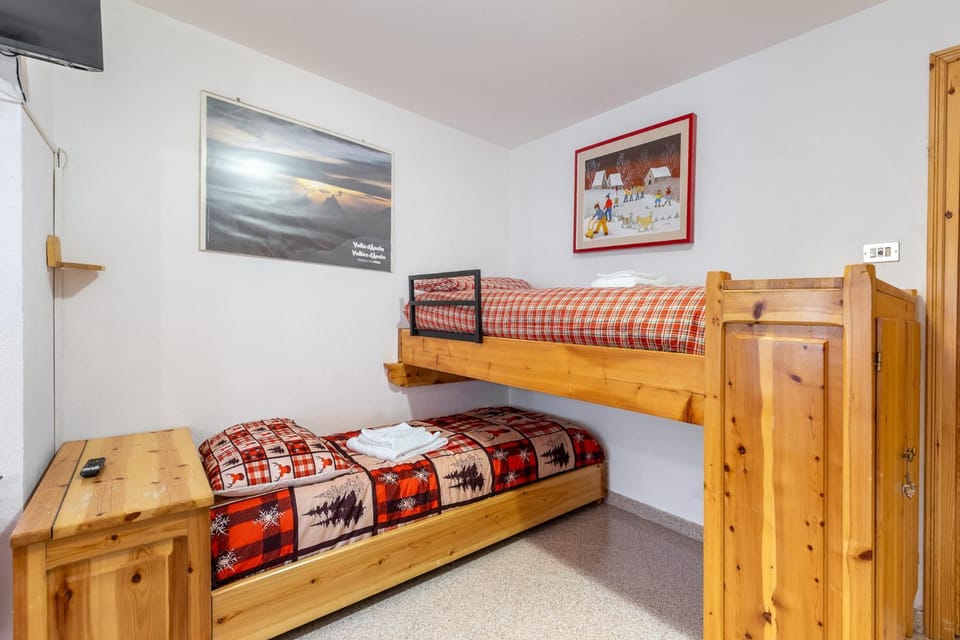 Bed, TV and multimedia, Evening entertainment