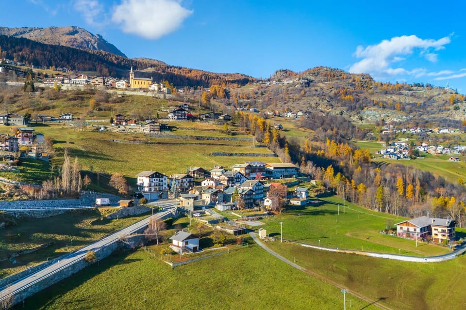 Nearby landmark, Day, Neighbourhood, Natural landscape, Mountain view