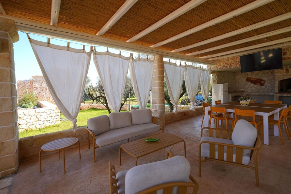 Patio, TV and multimedia