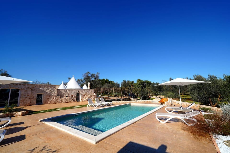 Pool view, Swimming pool, sunbed