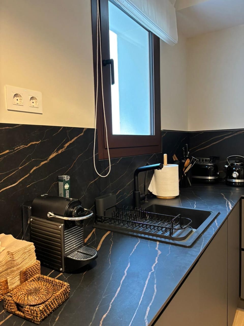 Coffee/tea facilities, toaster, kitchen