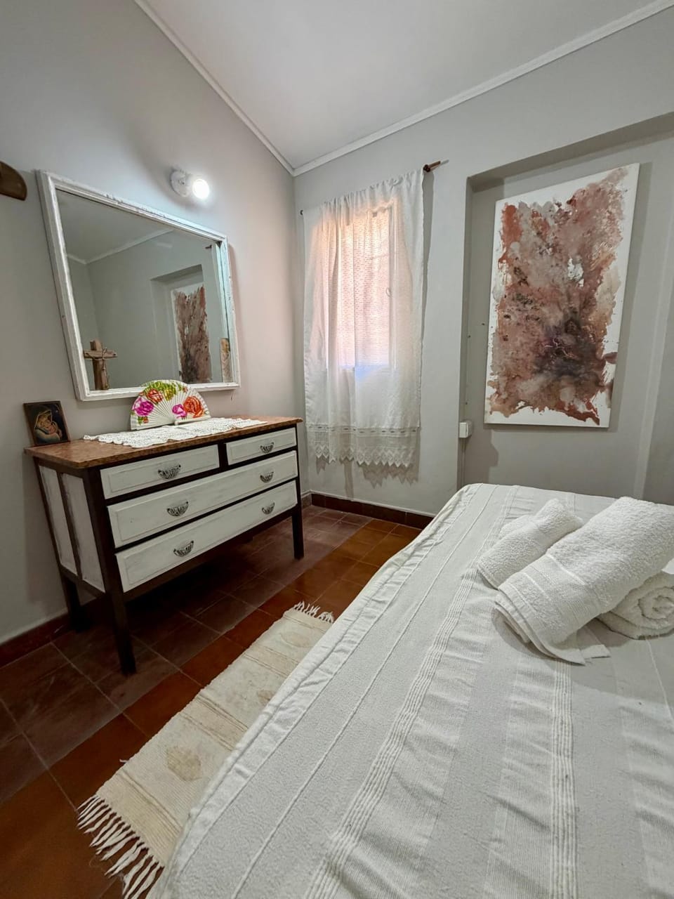 Bed, Photo of the whole room, Bedroom, hair dresser, towels
