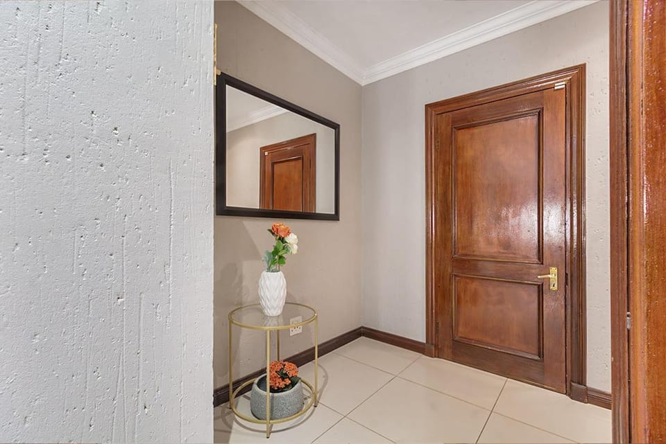 Modern Family Haven with Garden Sleeps 8 House in Sandton