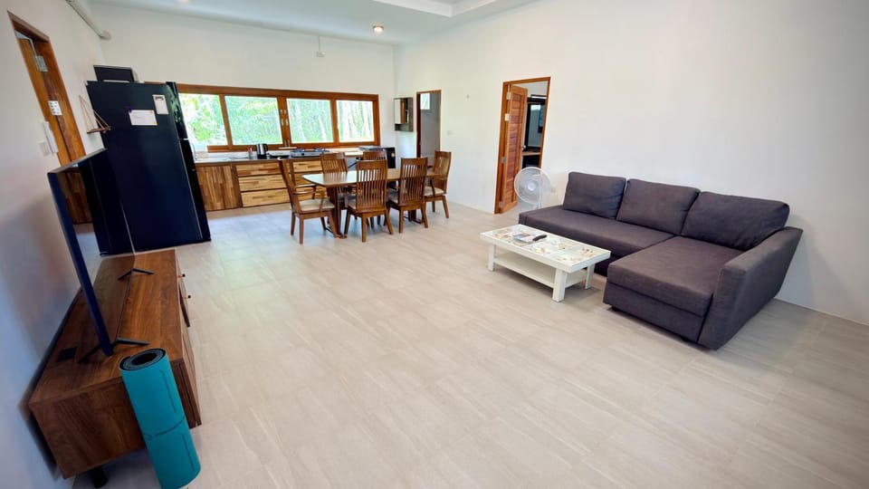 TV and multimedia, Kitchen or kitchenette, Living room, Dining area