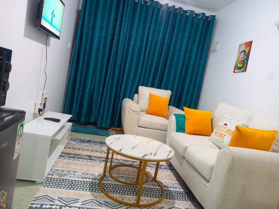Communal lounge/ TV room, TV and multimedia, Living room, Seating area, Evening entertainment
