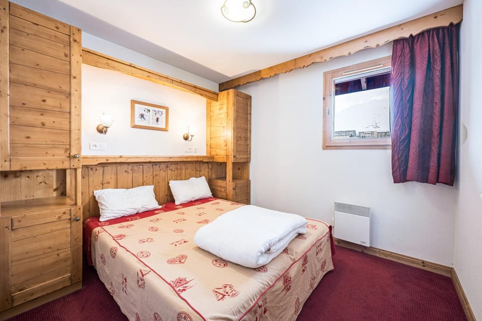 Property building, Living room, Bedroom