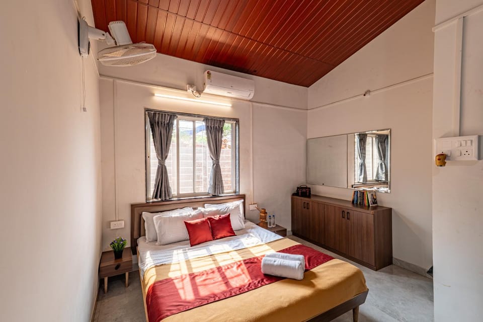CosmicStays Birdsong Cottage Hilltop Lakeview Stay House in Maharashtra
