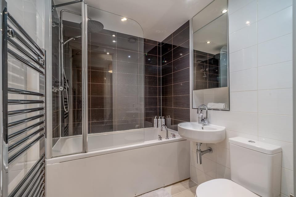 Shower, Toilet, Bathroom, Bath