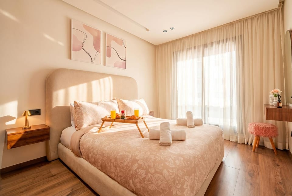 Bed, Living room, Photo of the whole room, Seating area, Bedroom, towels