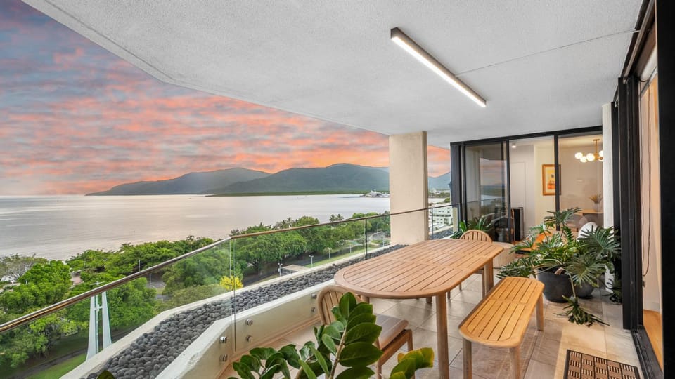 Day, Balcony/Terrace, Seating area, Dining area, Sea view