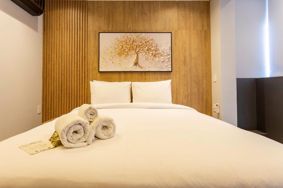 Bed, Bedroom, towels