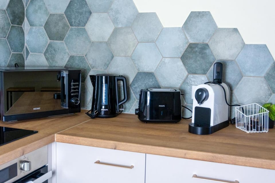 Coffee/tea facilities, microwave, toaster, kitchen