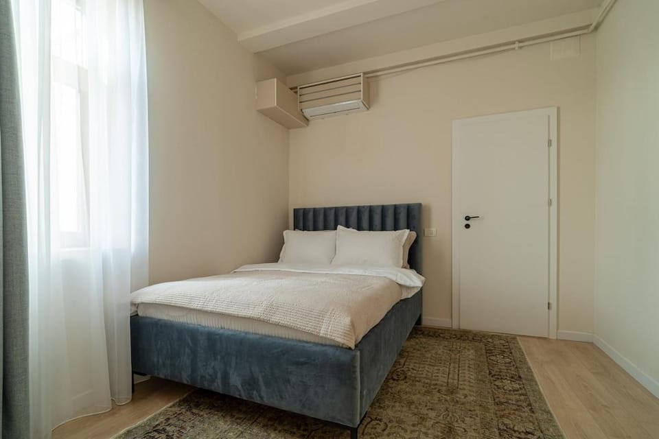 The Urban Forest Retreat Serene 3BD Sanctuary Apartment in Bucharest