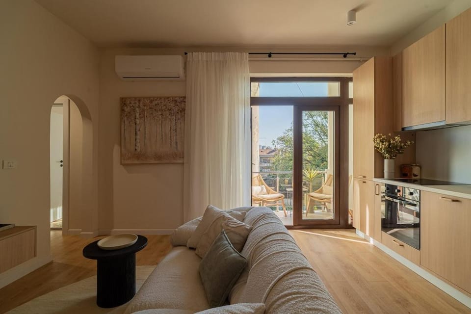 The Urban Forest Retreat Serene 3BD Sanctuary Apartment in Bucharest