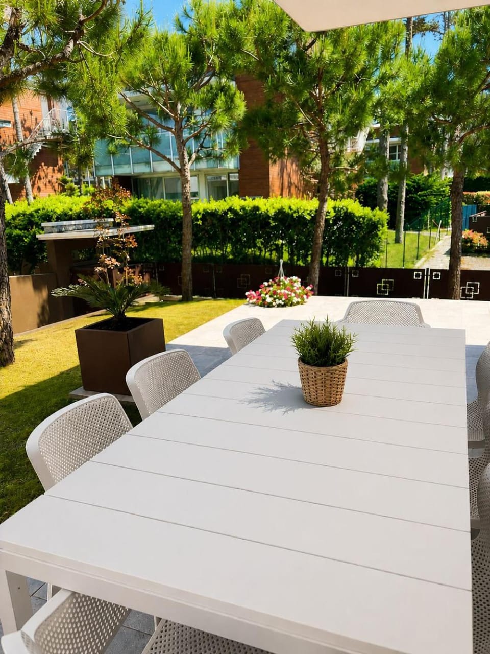 Patio, Garden, Dining area, Garden view