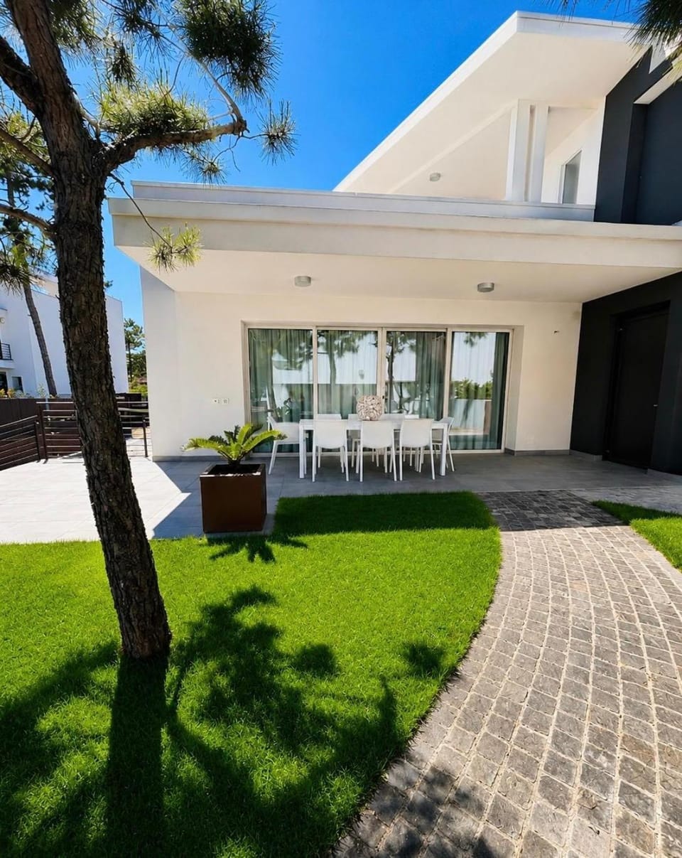 Patio, Garden, Dining area, Garden view