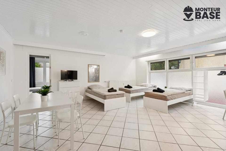 Bed, TV and multimedia, Kitchen or kitchenette, Living room, Photo of the whole room, Seating area, Dining area, Bedroom, towels