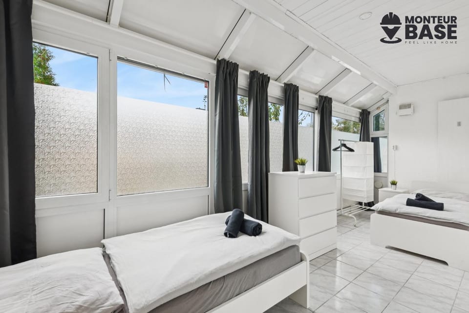 Bed, Photo of the whole room, Bedroom, towels