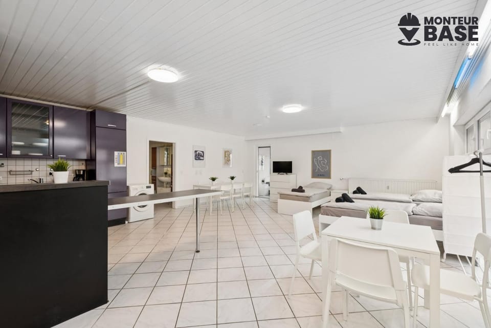 Kitchen or kitchenette, Dining area, oven, stove